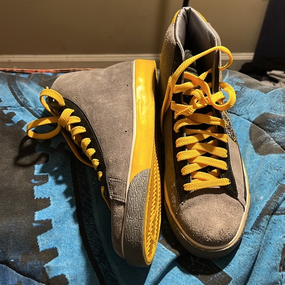 Men’s Nike Blazer - Picture 3 of 5